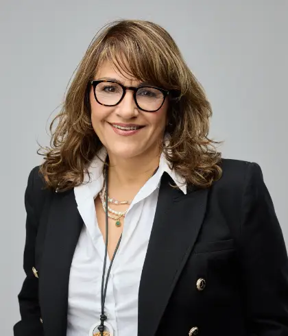 ויקטוריה חיה ליצ'י, מומחית לסחר בינלאומי